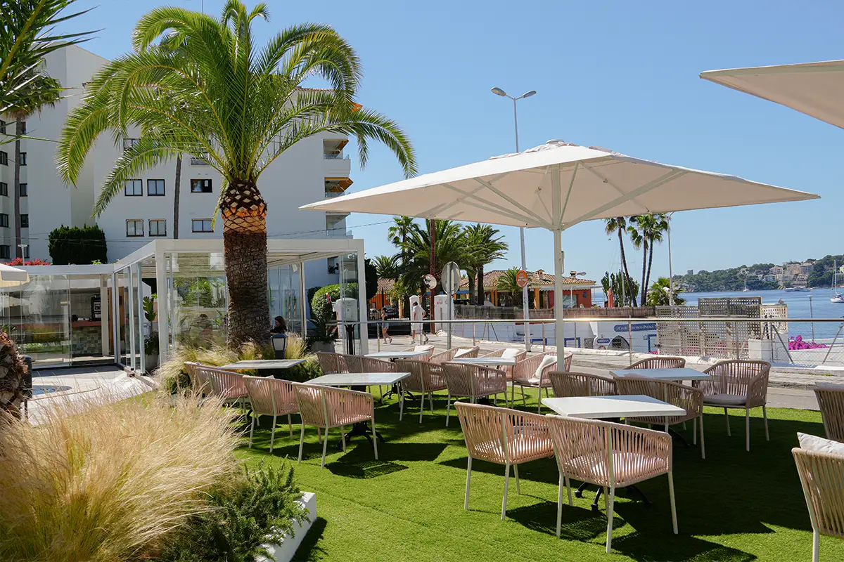 Terraza exterior Suites ROC Portonova