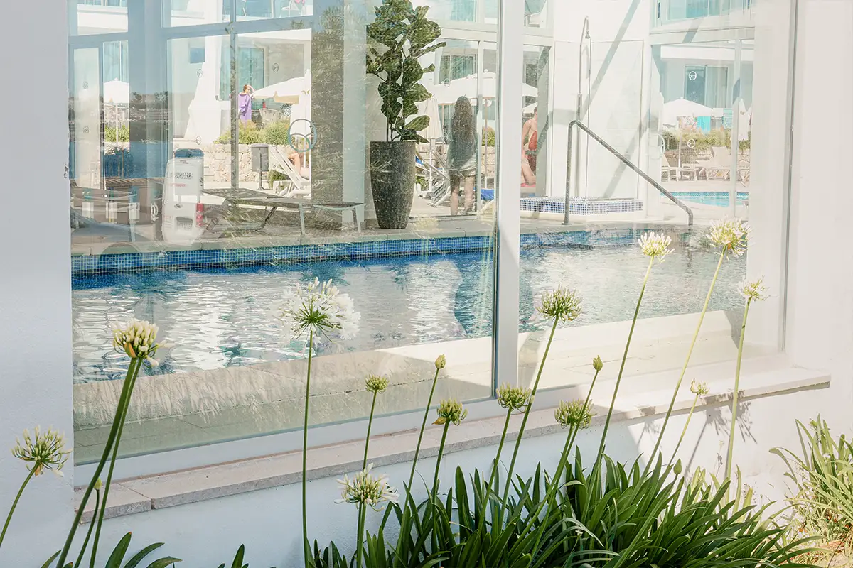 Piscina interior Suites ROC Portonova