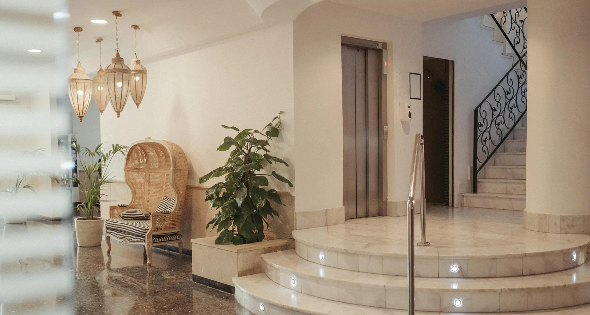 faq hotel roc oberoy adults only +16