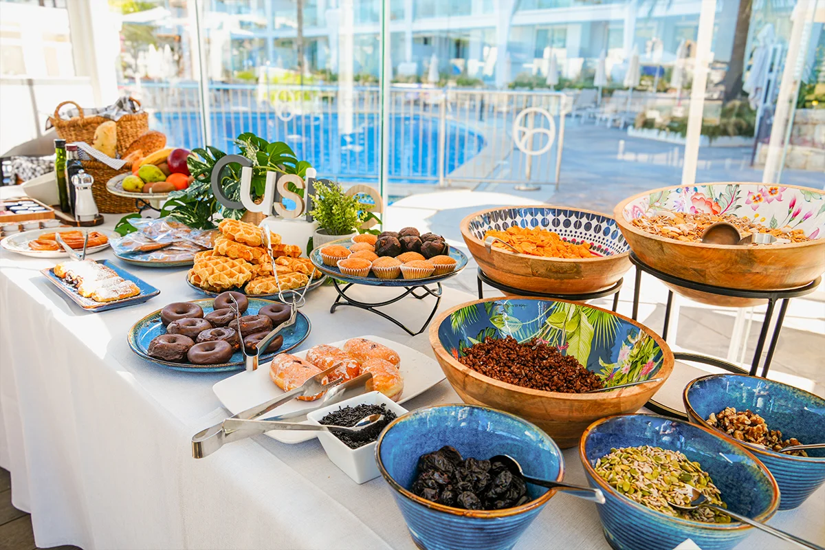 Desayunos buffet en Suites ROC Portonova