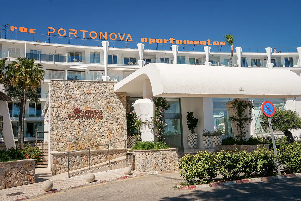 Entrada hotel Suites ROC Portonova