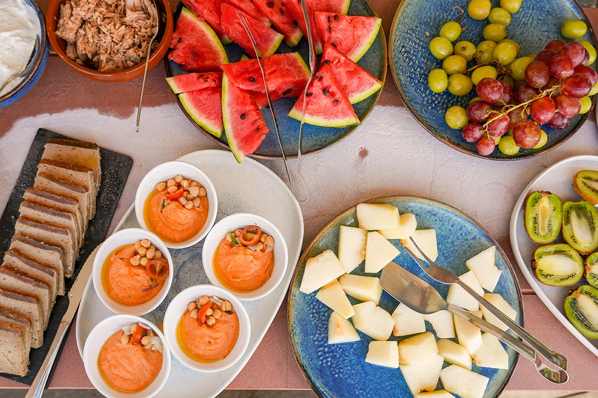 Desayunos buffet fruta en Suites ROC Portonova