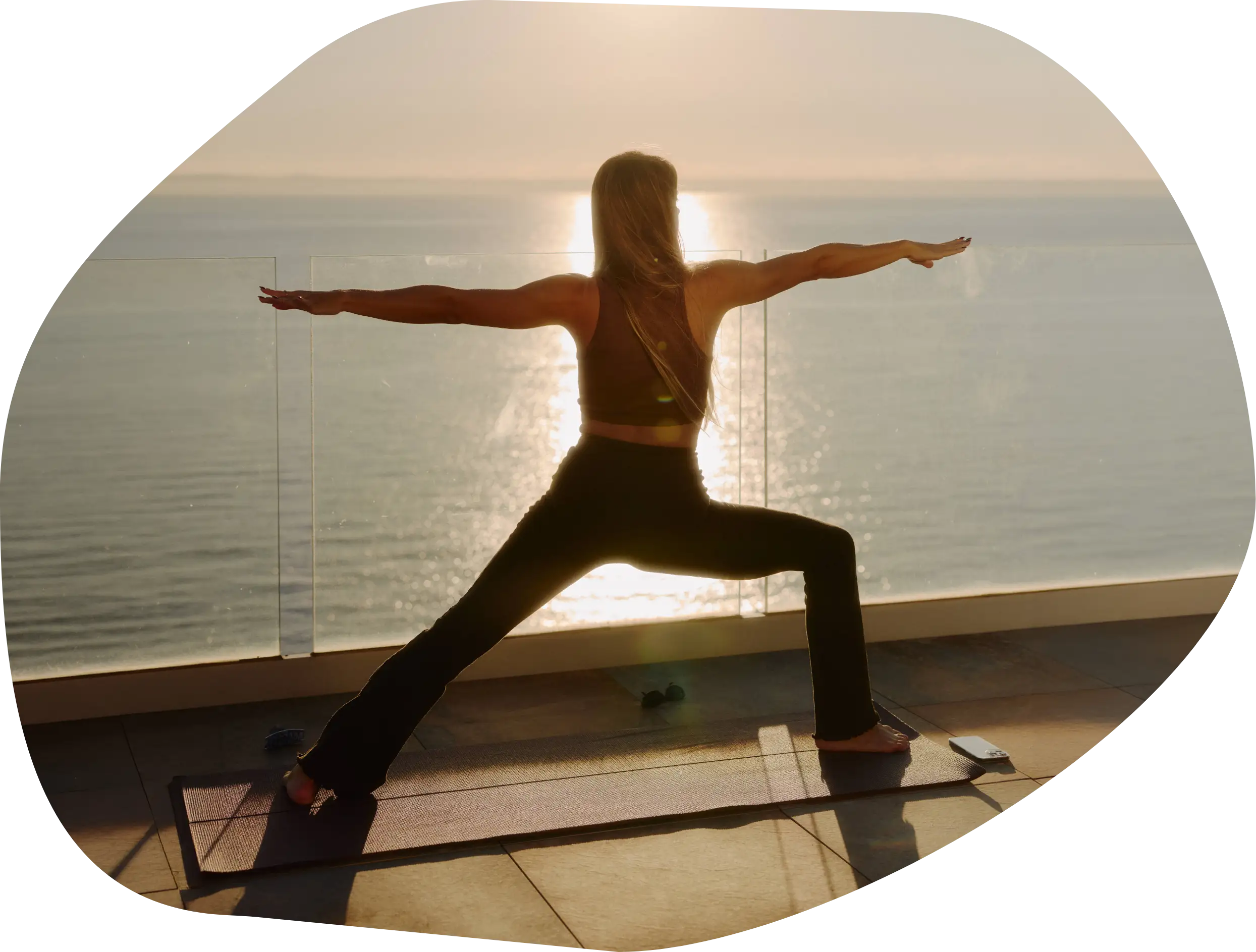 Werbebild für Rooftop-Yoga im Illetas