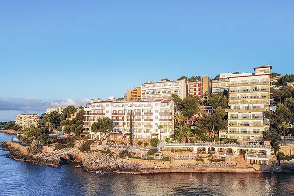 Der Strand von Illetas, an dem sich das Hotel Roc Illetas befindet