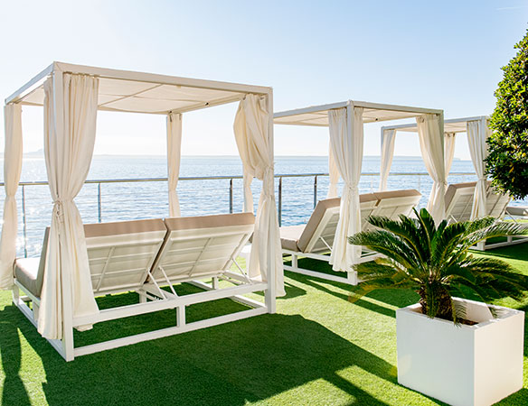 servicio camas balinesas hotel roc illetas by roc hotels servicio camas balinesas hotel roc illetas