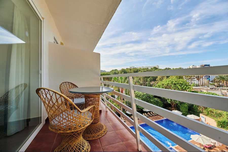 lit double vue piscine hôtel roc oberoy peguera