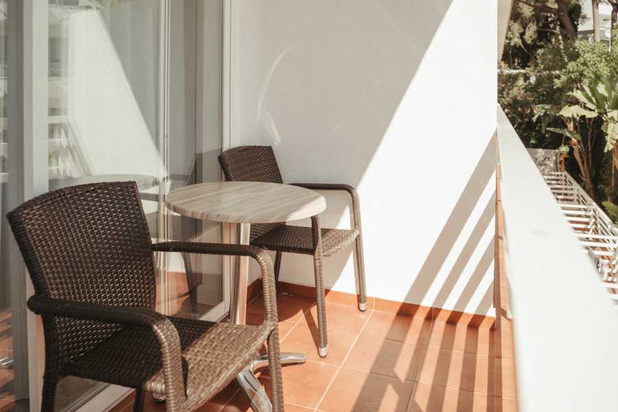 chambre double vue piscine hôtel roc oberoy terrasse