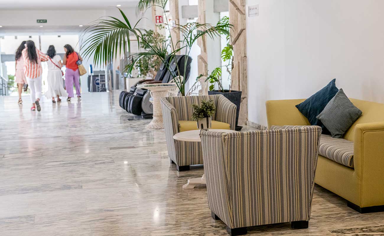 apartamentos roc portonova salon apartamentos roc portonova salon