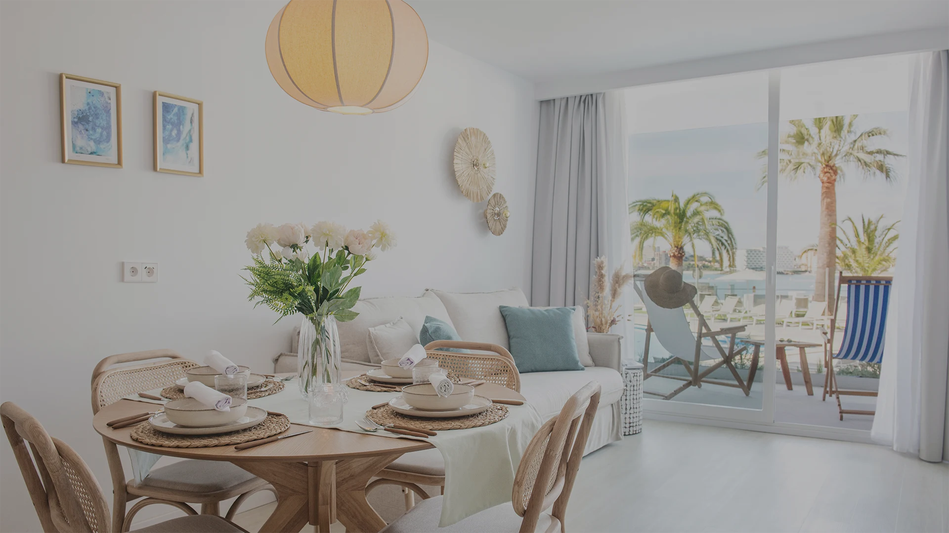 Suite with terrace and pool view – Suites Roc Portonova