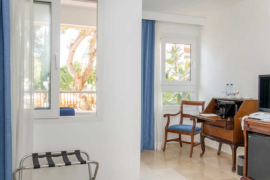 habitacion vista mar lateral hotel illetas by roc hotels habitacion vista mar lateral hotel roc illetas