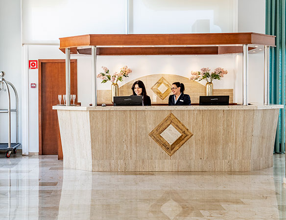 Reception services hotel roc illetas by roc hotels Reception services hotel roc illetas
