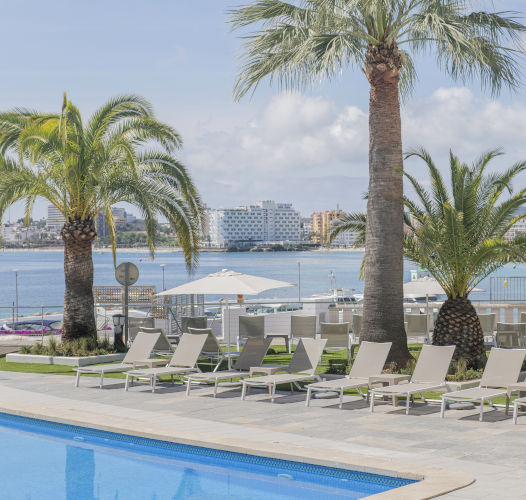 Swimming pools apartamentos roc portonova by roc hotels pools apartamentos roc portonova